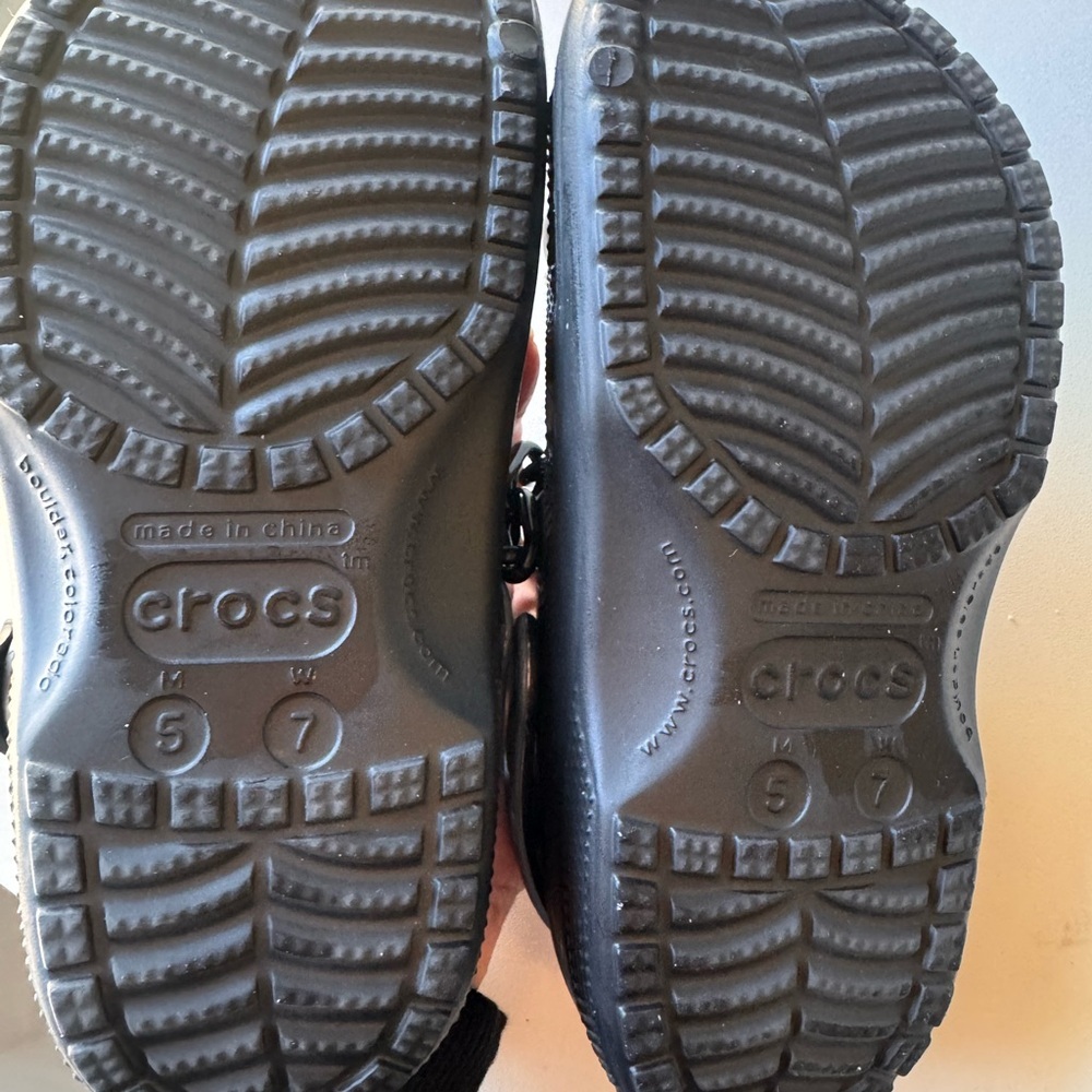 Limited Edition Crocs NFL Las Vegas Raiders - Picture 4 of 5